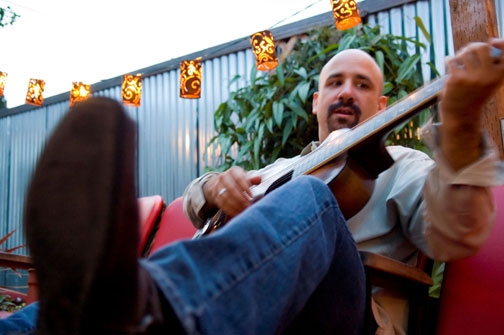 TONY FURTADO
